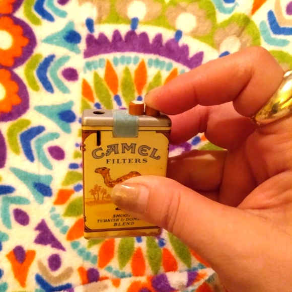 Antique Camel Lighter (nonworking) - Picture 8 of 11